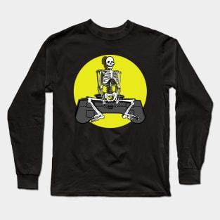 Skeleton and his game Long Sleeve T-Shirt